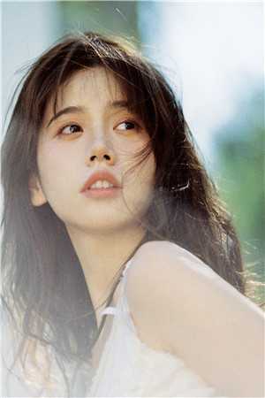 美女自缚穿拘束衣故事