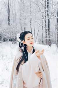 女囚犯