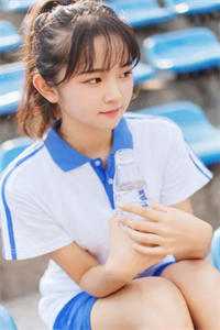 美妇素琴