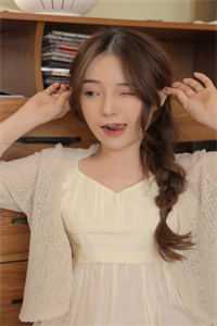 男生吃美女胸