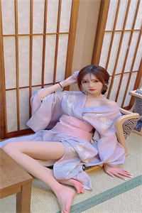 一把扯下肚兜含着双乳