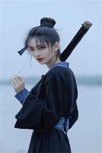 触手从美女下部入侵屁股漫画
