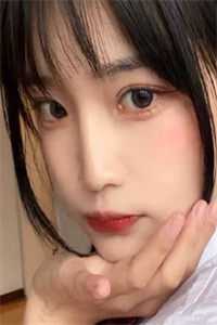 被摄影师摆动作进入自己