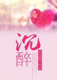 把红酒倒入b里温酒