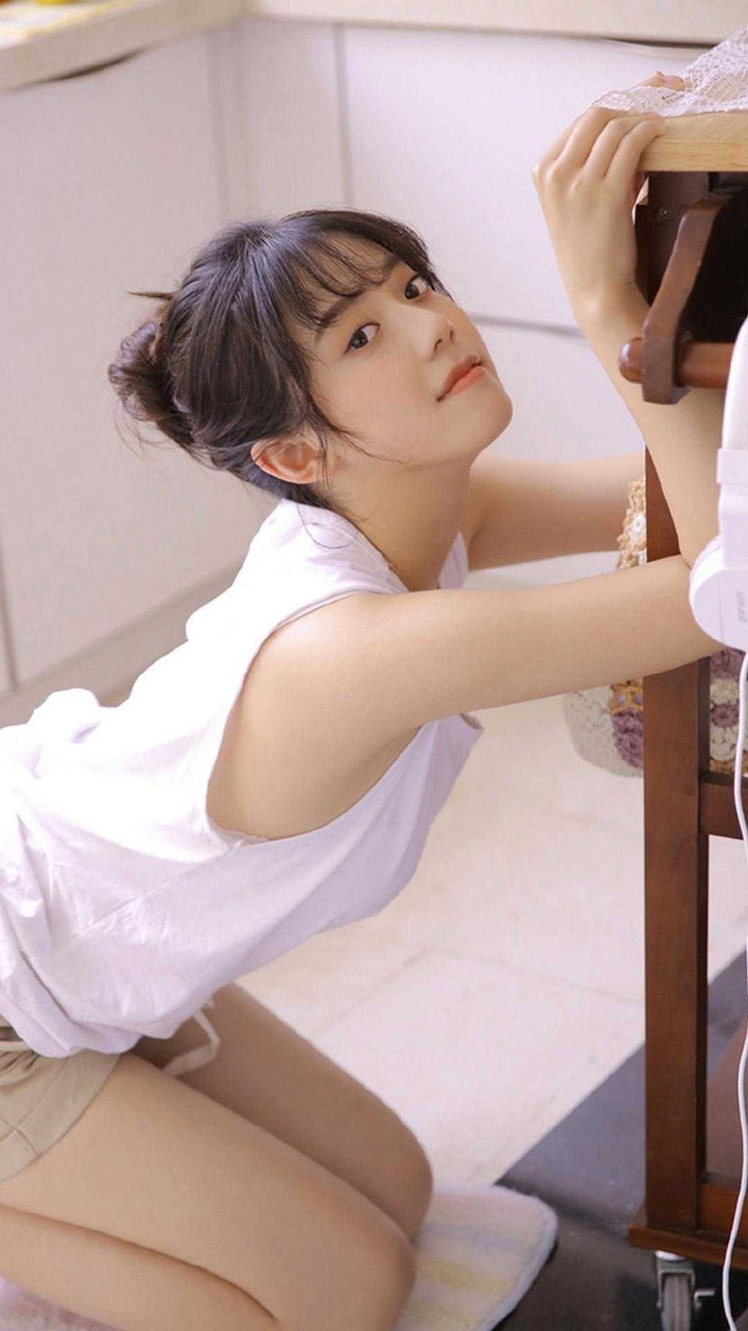 两领导在车上吃我的奶
