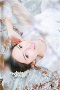 被绑住的白丝美女挣扎图片