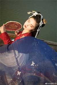 隔壁的美女老师