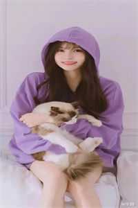 毛茸茸的老女人
