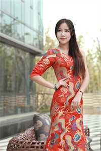 大胸美女脱个精光