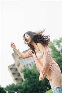把女同学四肢绑起来挠脚心文章