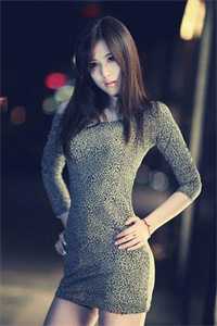美女露着大白屁股打针