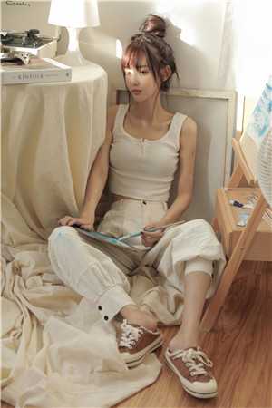 美女扒尿口