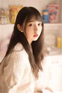 美女光着胸让男生狂摸动态图