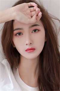 美女裸身