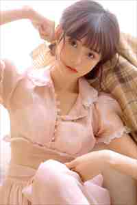 夏天女同学短袖尖尖角