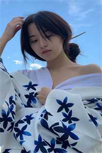 女生的胸贴着男生脸