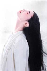 打开女人两条腿图片
