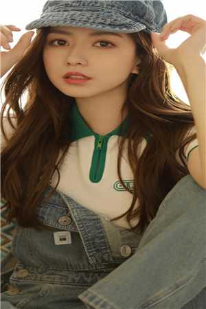 女人解开乳罩给男人吃奶